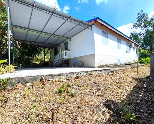 Maison à rénover sur terrain de 2  500 m² proche plage