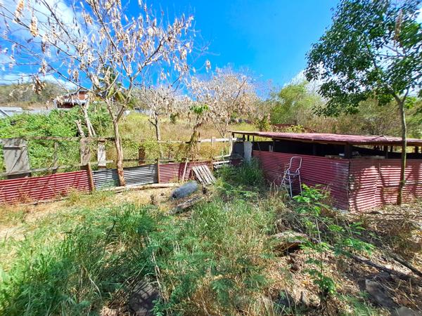 Maison à rénover sur terrain de 2  500 m² proche plage