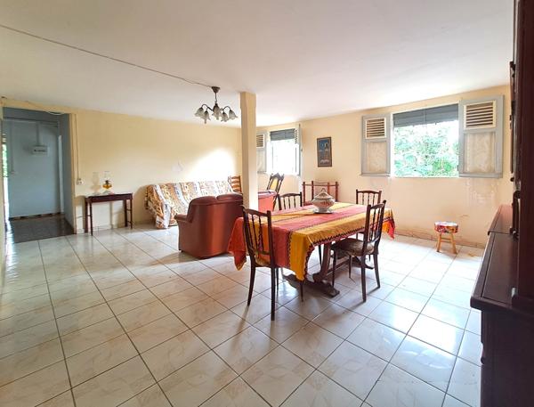 Maison à rénover sur terrain de 2  500 m² proche plage