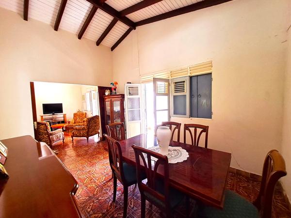 Maison à rénover sur terrain de 2  500 m² proche plage