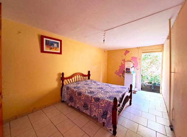 Maison à rénover sur terrain de 2  500 m² proche plage