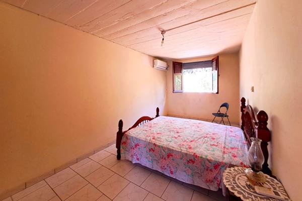 Maison à rénover sur terrain de 2  500 m² proche plage