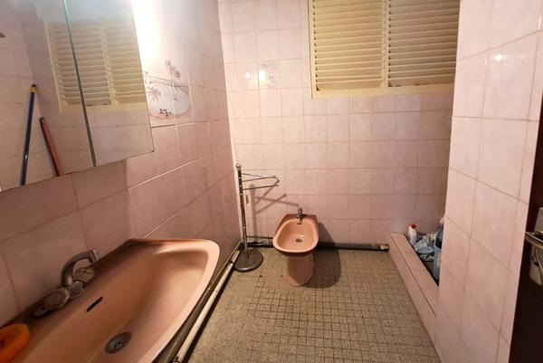 Maison à rénover sur terrain de 2  500 m² proche plage