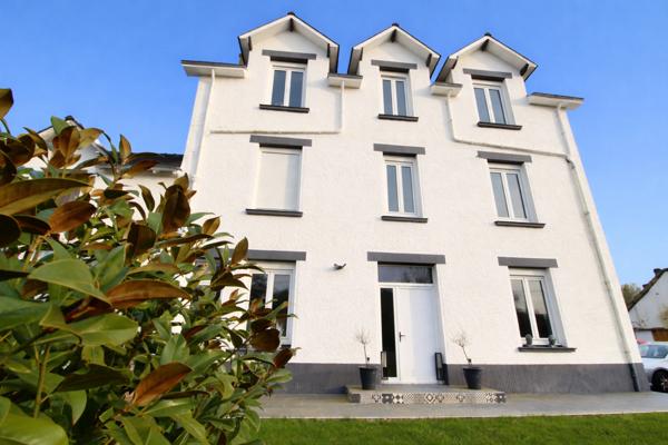 Maison - 9 pièces - 205 m²