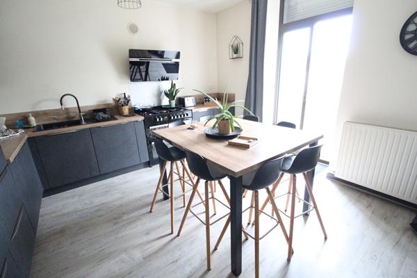 Maison - 9 pièces - 205 m²