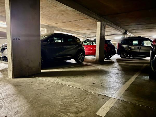 Secteur Saint Charles/Bd Longchamp place de parking  à louer