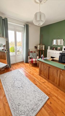 NORT SUR ERDRE TRAM TRAIN 30MIN NANTES CENTRE - DEMEURE BOURGEOISE 8 pièces - JARDIN CLOS - PISCINE