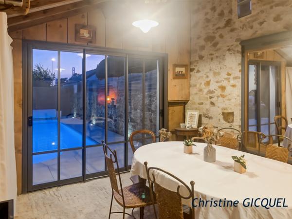 NORT SUR ERDRE TRAM TRAIN 30MIN NANTES CENTRE - DEMEURE BOURGEOISE 8 pièces - JARDIN CLOS - PISCINE