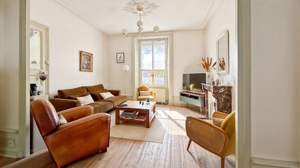 NORT SUR ERDRE TRAM TRAIN 30MIN NANTES CENTRE - DEMEURE BOURGEOISE 8 pièces - JARDIN CLOS - PISCINE