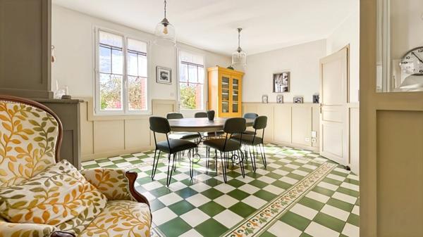 NORT SUR ERDRE TRAM TRAIN 30MIN NANTES CENTRE - DEMEURE BOURGEOISE 8 pièces - JARDIN CLOS - PISCINE