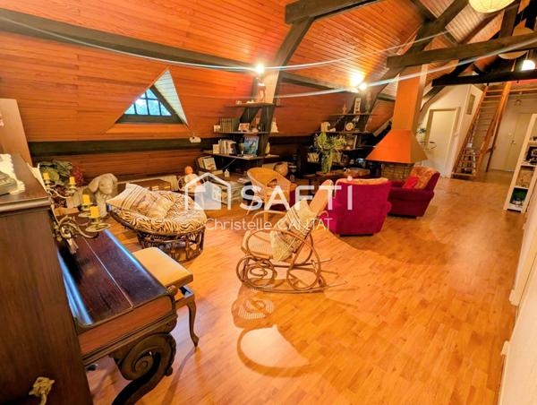 Maison 263 m², 7 pièces, garages, dépendances.