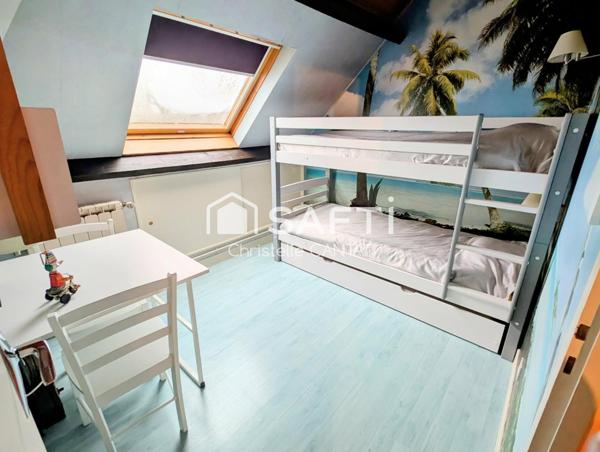 Maison 263 m², 7 pièces, garages, dépendances.