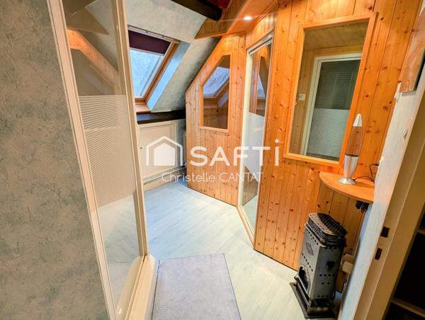 Maison 263 m², 7 pièces, garages, dépendances.