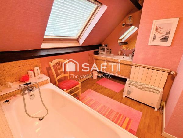 Maison 263 m², 7 pièces, garages, dépendances.