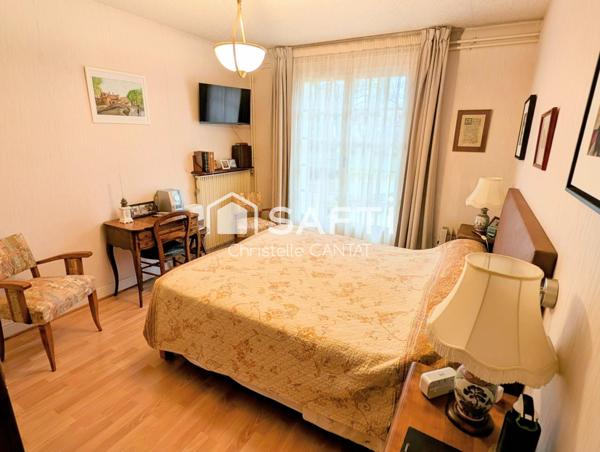 Maison 263 m², 7 pièces, garages, dépendances.