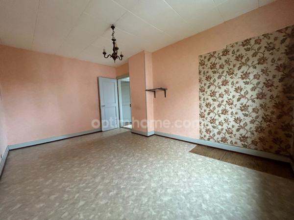 BRUNSTATT, quartier résidentiel,5min à pied du centre ville, maison mitoyenne 123m² au sol, 2chambres, comble aménageable, sous-sol complet. Top emplacement.