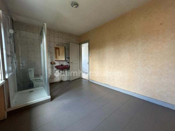 BRUNSTATT, quartier résidentiel,5min à pied du centre ville, maison mitoyenne 123m² au sol, 2chambres, comble aménageable, sous-sol complet. Top emplacement.