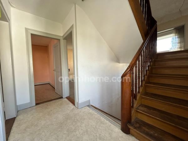 BRUNSTATT, quartier résidentiel,5min à pied du centre ville, maison mitoyenne 123m² au sol, 2chambres, comble aménageable, sous-sol complet. Top emplacement.