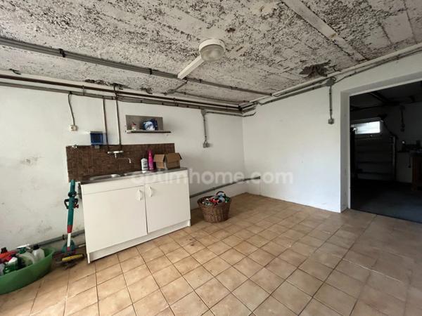 BRUNSTATT, quartier résidentiel,5min à pied du centre ville, maison mitoyenne 123m² au sol, 2chambres, comble aménageable, sous-sol complet. Top emplacement.