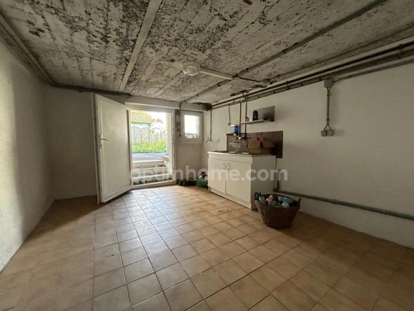 BRUNSTATT, quartier résidentiel,5min à pied du centre ville, maison mitoyenne 123m² au sol, 2chambres, comble aménageable, sous-sol complet. Top emplacement.