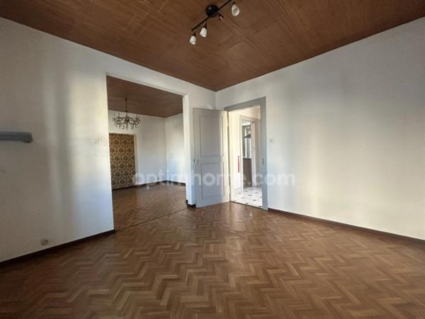 BRUNSTATT, quartier résidentiel,5min à pied du centre ville, maison mitoyenne 123m² au sol, 2chambres, comble aménageable, sous-sol complet. Top emplacement.