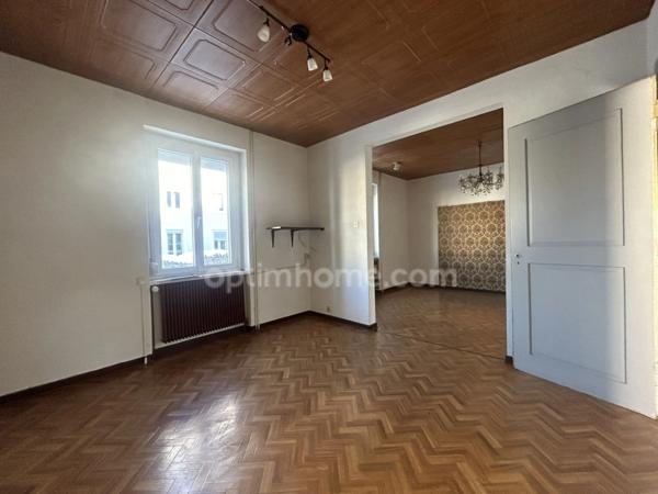 BRUNSTATT, quartier résidentiel,5min à pied du centre ville, maison mitoyenne 123m² au sol, 2chambres, comble aménageable, sous-sol complet. Top emplacement.
