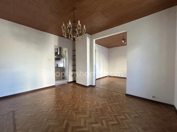 BRUNSTATT, quartier résidentiel,5min à pied du centre ville, maison mitoyenne 123m² au sol, 2chambres, comble aménageable, sous-sol complet. Top emplacement.