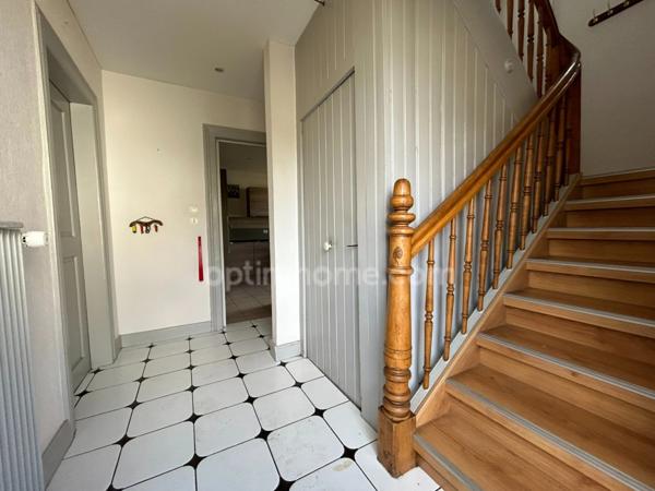 BRUNSTATT, quartier résidentiel,5min à pied du centre ville, maison mitoyenne 123m² au sol, 2chambres, comble aménageable, sous-sol complet. Top emplacement.