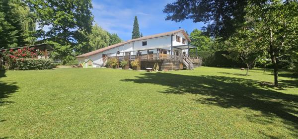 Gap (05000) TRES BELLE MAISON BOIS AVEC PISCINE SUR GRAND TERRAIN