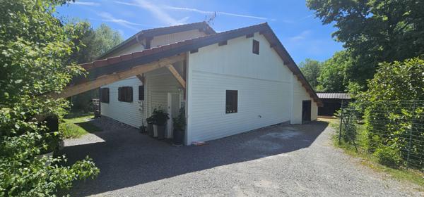 Gap (05000) TRES BELLE MAISON BOIS AVEC PISCINE SUR GRAND TERRAIN