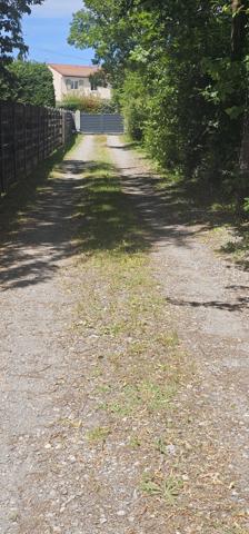 Gap (05000) TRES BELLE MAISON BOIS AVEC PISCINE SUR GRAND TERRAIN