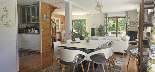 Gap (05000) TRES BELLE MAISON BOIS AVEC PISCINE SUR GRAND TERRAIN