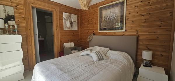 Gap (05000) TRES BELLE MAISON BOIS AVEC PISCINE SUR GRAND TERRAIN