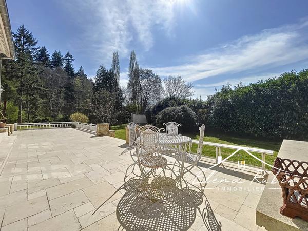 Rambouillet (78120) Propriété de charme avec deux maisons et installations équestres vallée de Chevreuse