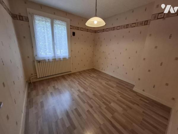 SAINTES rive Gauche - proche Intermarché - 115 m² hab avec 4 chambres sur une parcelle de 400 m²