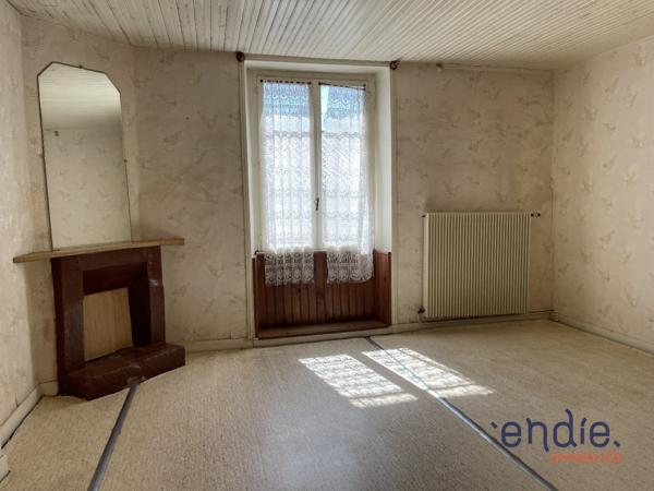MAISON CENTRE VILLE MONCONTOUR A RENOVER