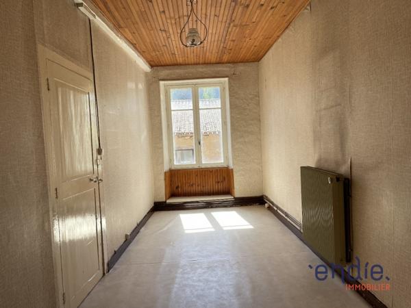 MAISON CENTRE VILLE MONCONTOUR A RENOVER
