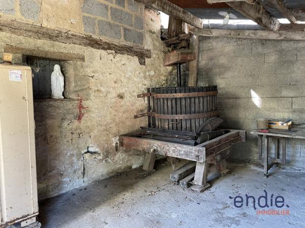 MAISON CENTRE VILLE MONCONTOUR A RENOVER