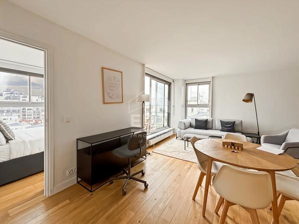 Charmant 2 pièces en très bon état avec balcon, cave et parking