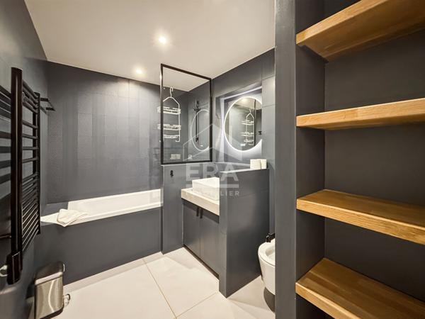 Charmant 2 pièces en très bon état avec balcon, cave et parking