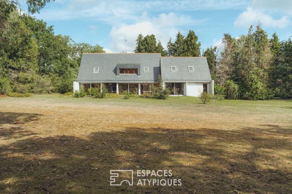 Arradon – Maison d’architecte avec parc arboré et vue sur l’eau