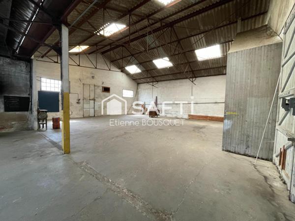 Batiment idéalement situé à St Palais !