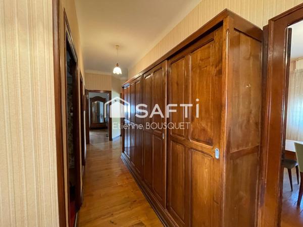 Batiment idéalement situé à St Palais !