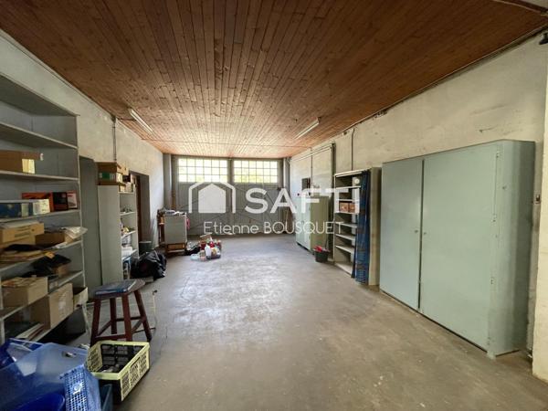 Batiment idéalement situé à St Palais !