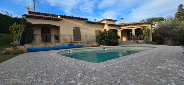 Maison Cagnes Sur Mer 4 pièce(s) 240 m² habitables