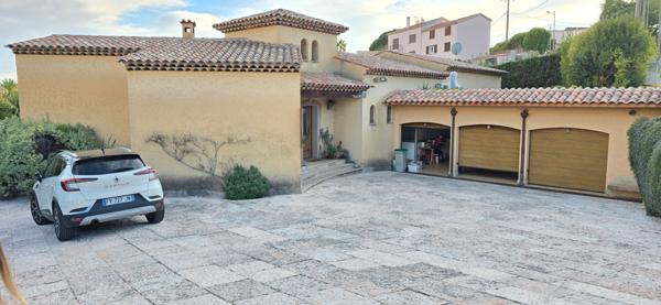Maison Cagnes Sur Mer 4 pièce(s) 240 m² habitables