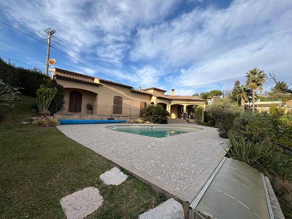 Maison Cagnes Sur Mer 4 pièce(s) 240 m² habitables