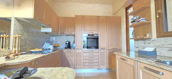 Maison Cagnes Sur Mer 4 pièce(s) 240 m² habitables