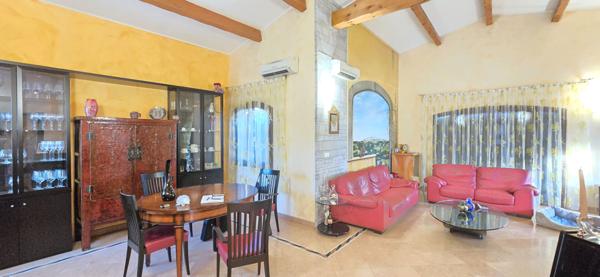 Maison Cagnes Sur Mer 4 pièce(s) 240 m² habitables