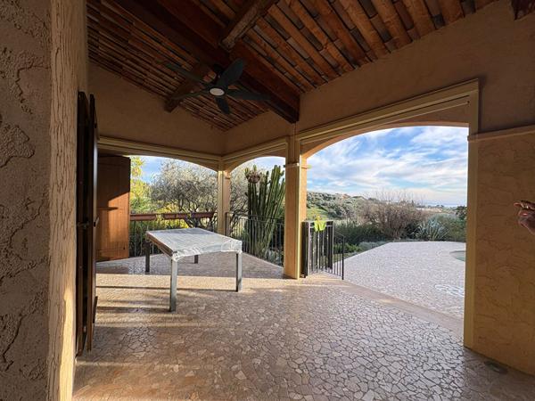 Maison Cagnes Sur Mer 4 pièce(s) 240 m² habitables